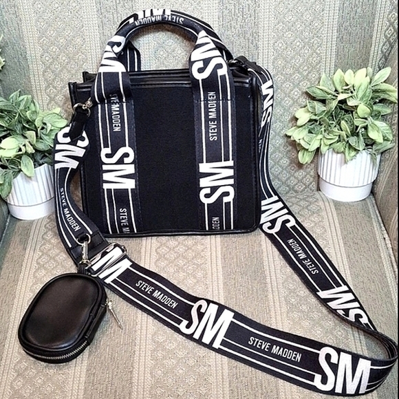 Steve Madden Bwebber Convertible Crossbody Bag - Picture 4 of 16